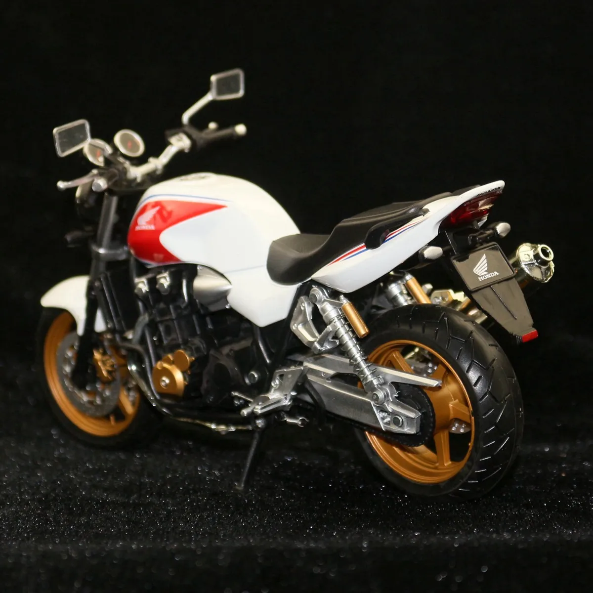 AUTOMAXX Honda CB1300SF Escala 1:12 — imagen 2