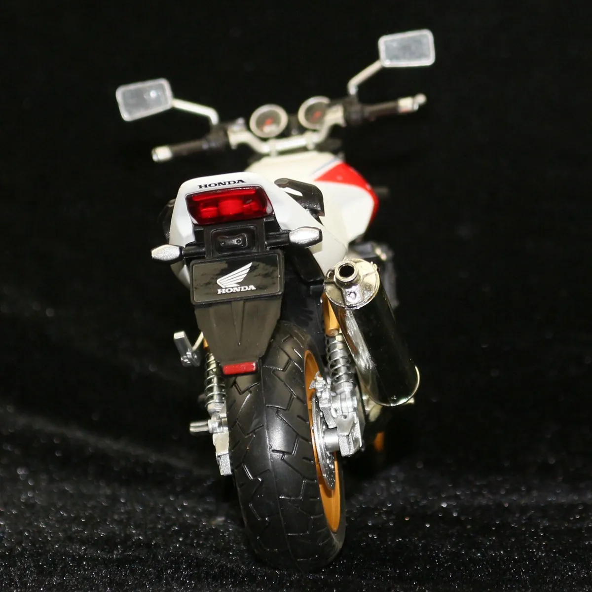 AUTOMAXX Honda CB1300SF Escala 1:12 — imagen 3