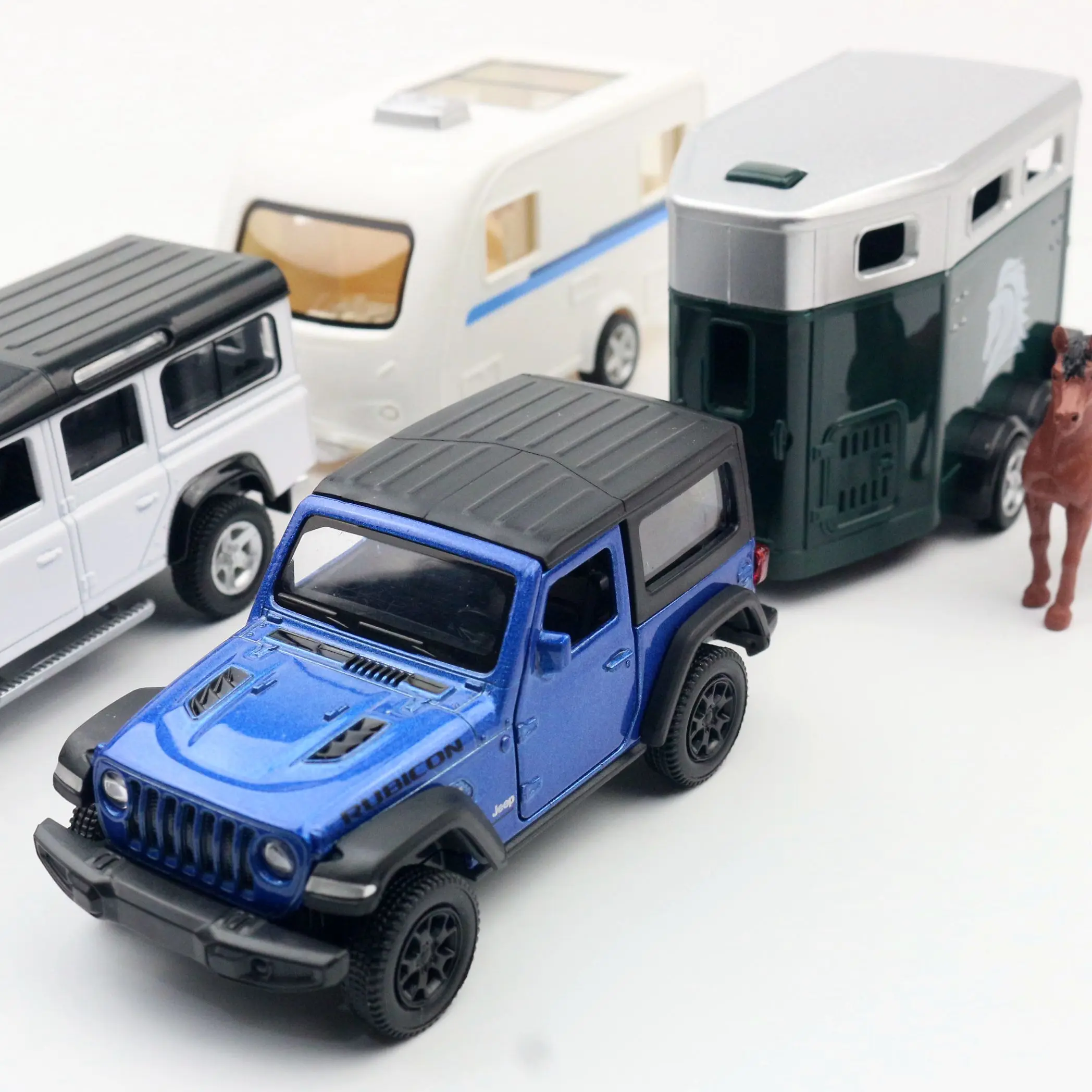 Jeep con Caravana Diecast 1:36 — imagen 3
