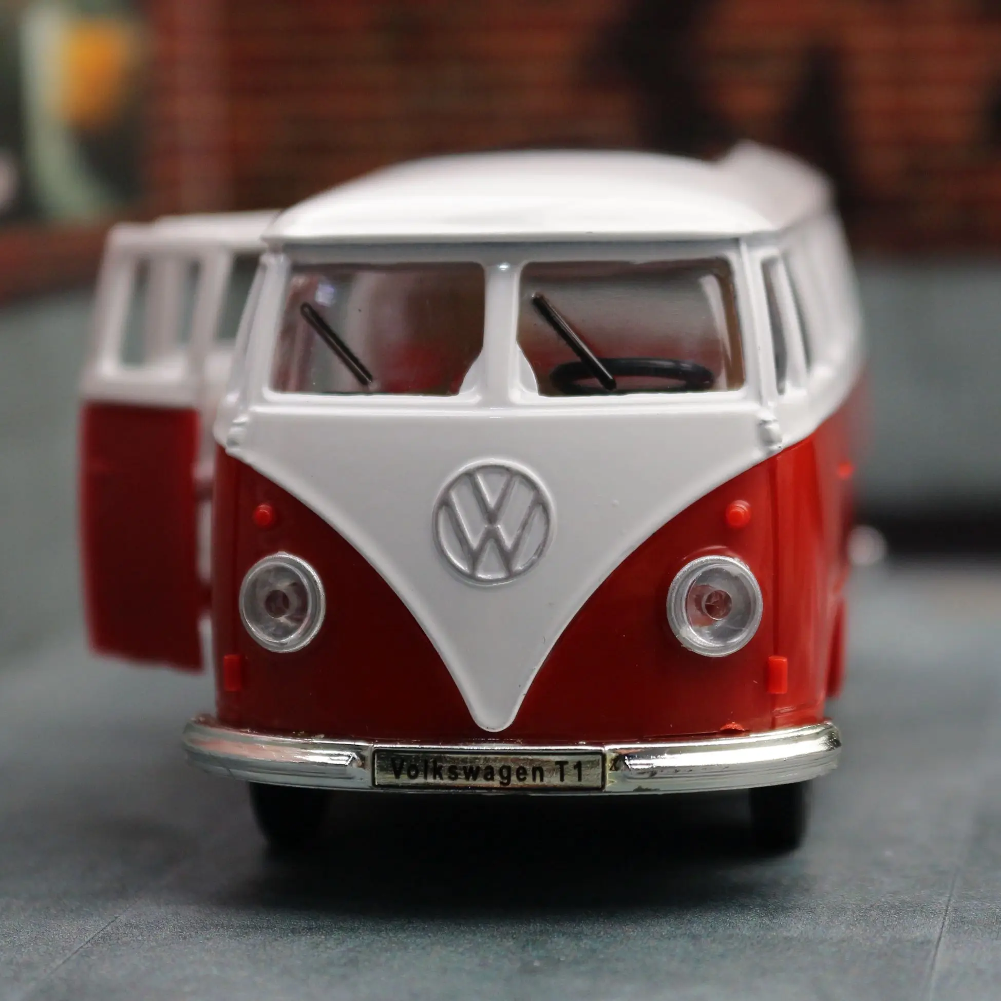 RMZ City Volkswagen T1 Samba Bus 1:36 — imagen 4