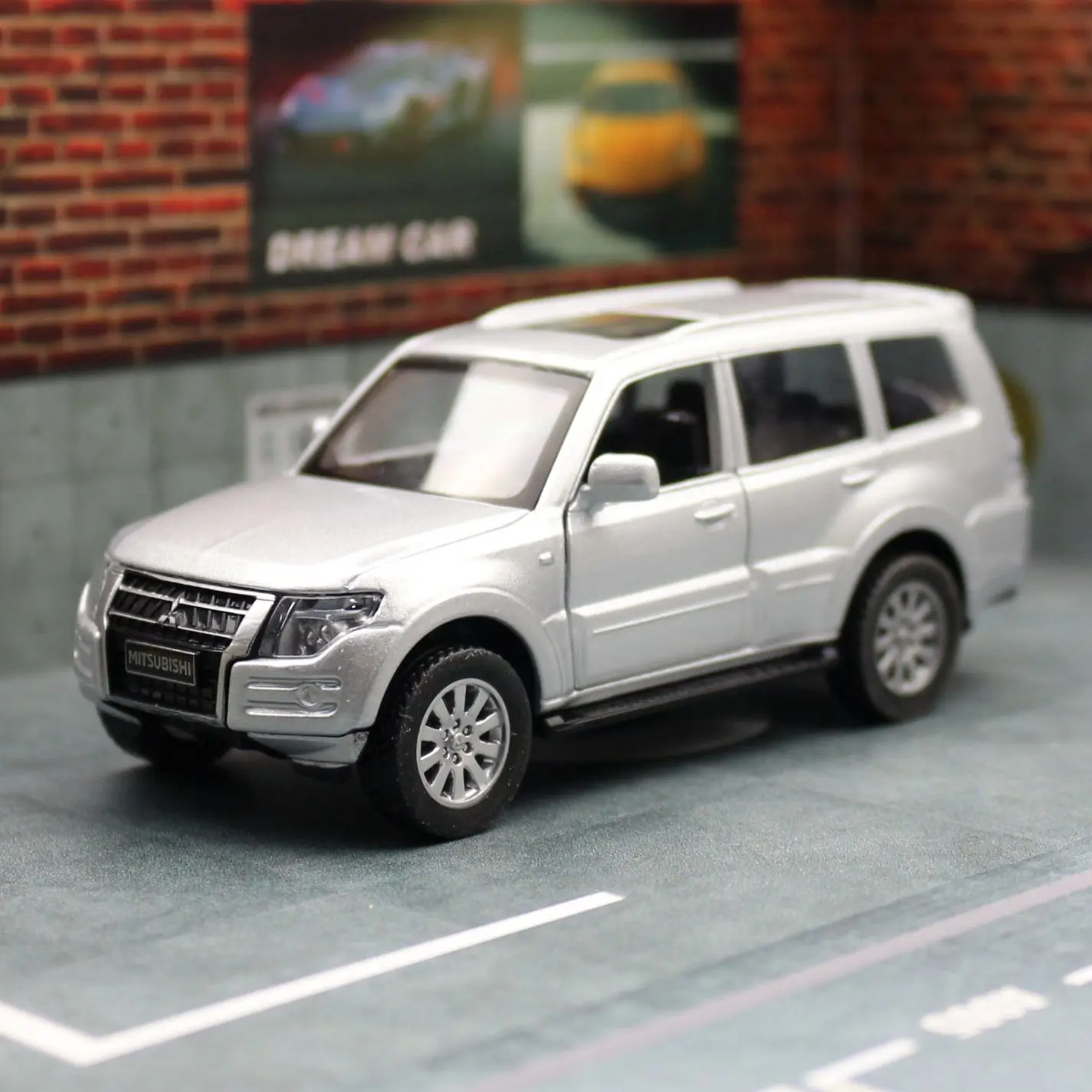 Mitsubishi Pajero Diecast 1:43 — imagen 2
