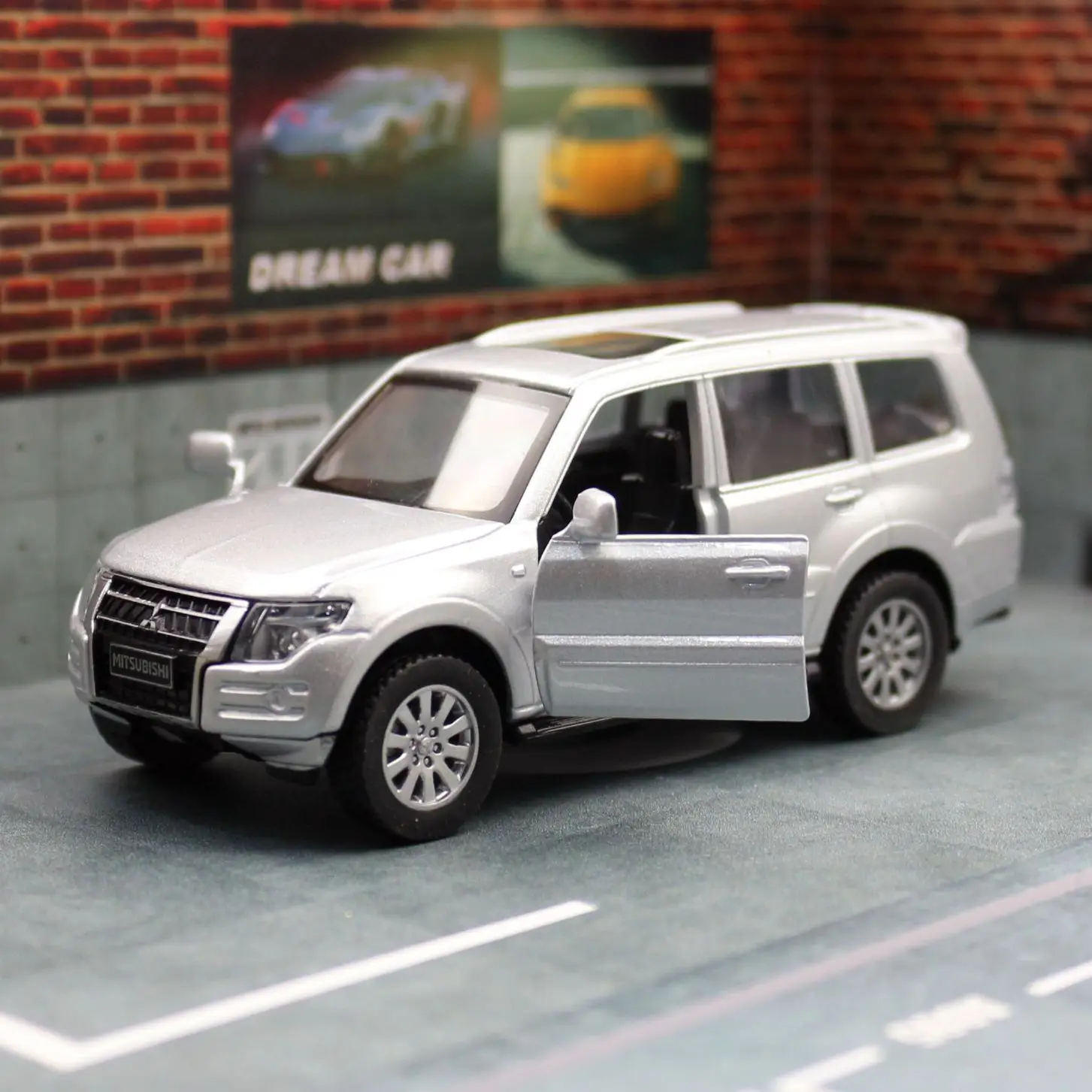 Mitsubishi Pajero Diecast 1:43 — imagen 5