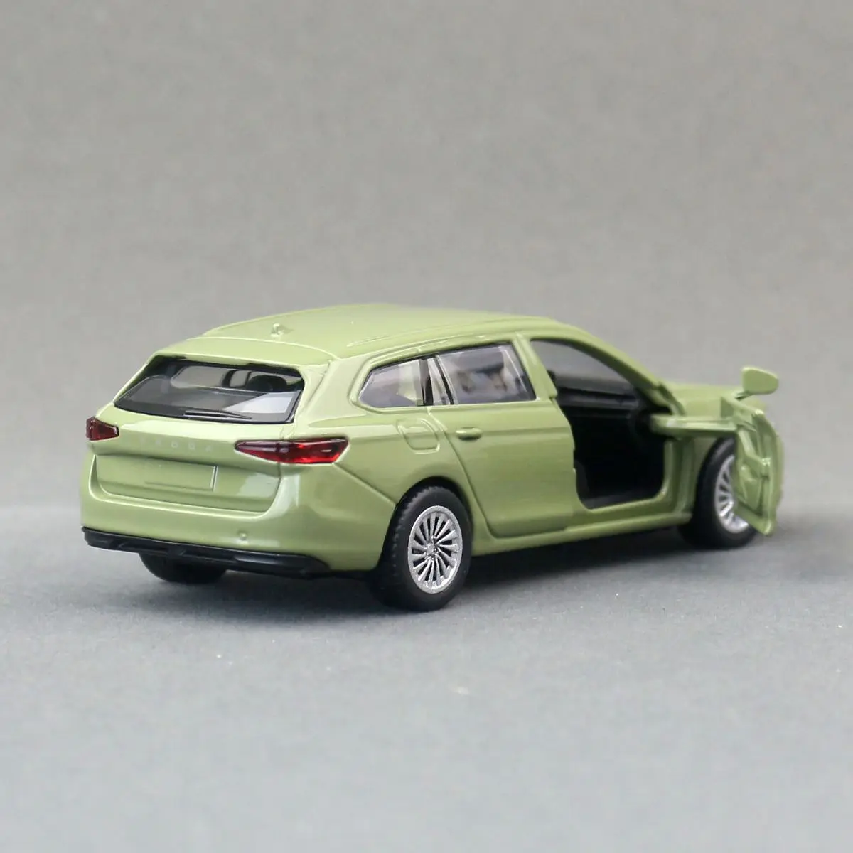 Skoda Superb Combi Escala 1:43 Diecast — imagen 4