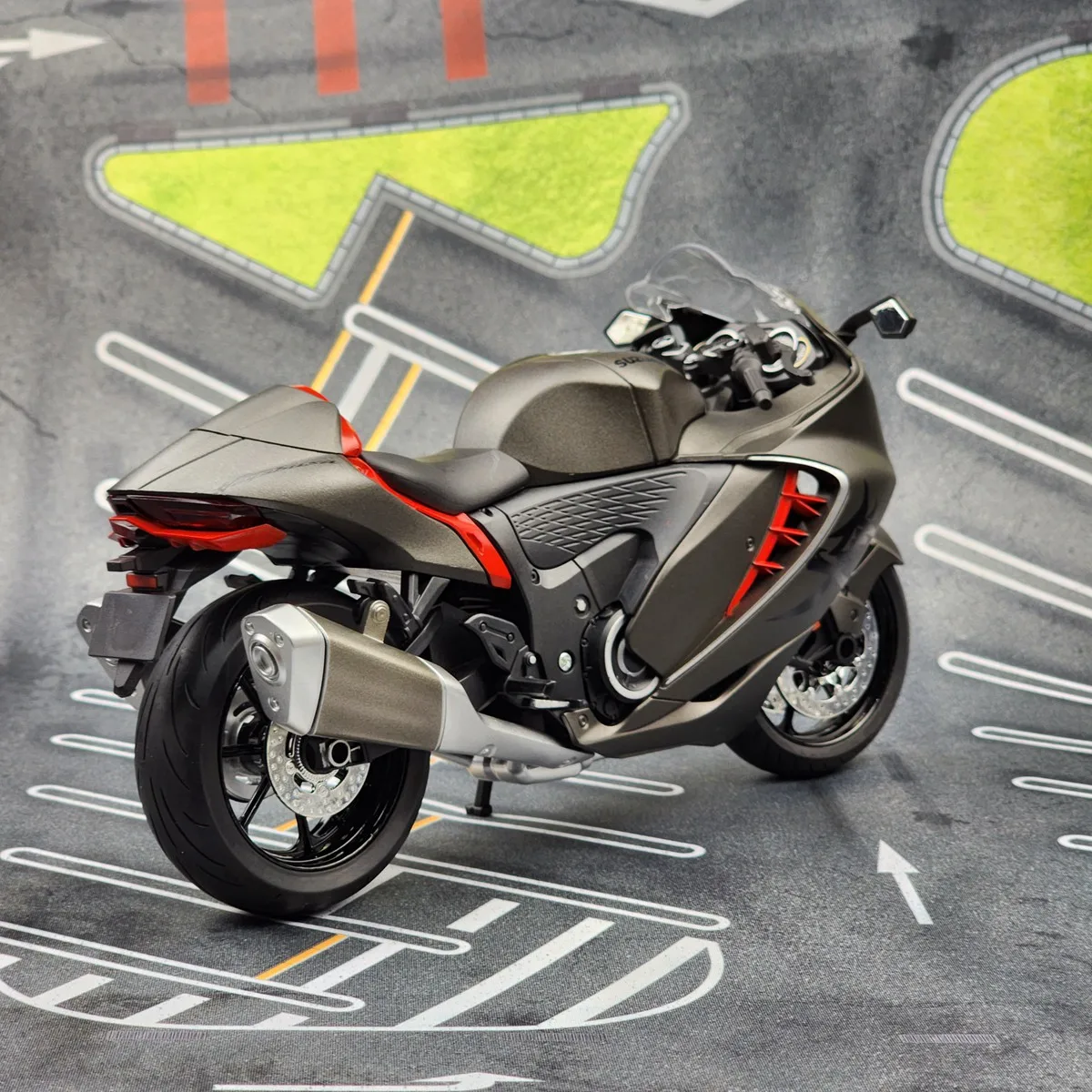 Suzuki Hayabusa GSX-1300R Escala 1:9 Diecast — imagen 4