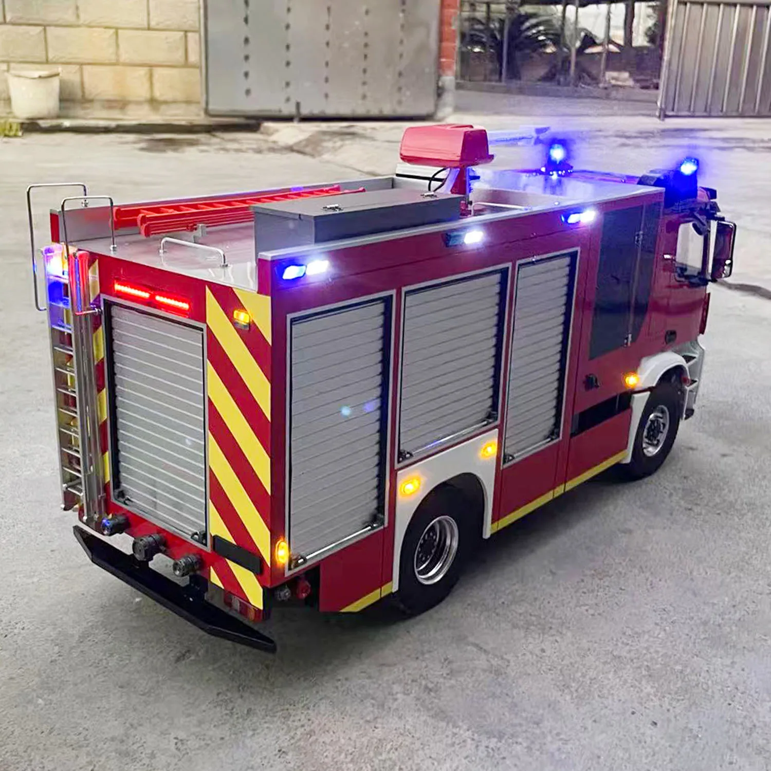Camión de Bomberos RC 4x4 1:14 — imagen 1