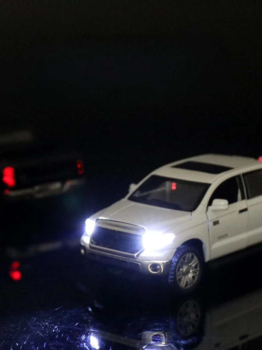 Toyota Tundra TRD Escala 1:32 Metal Fundido — imagen 5