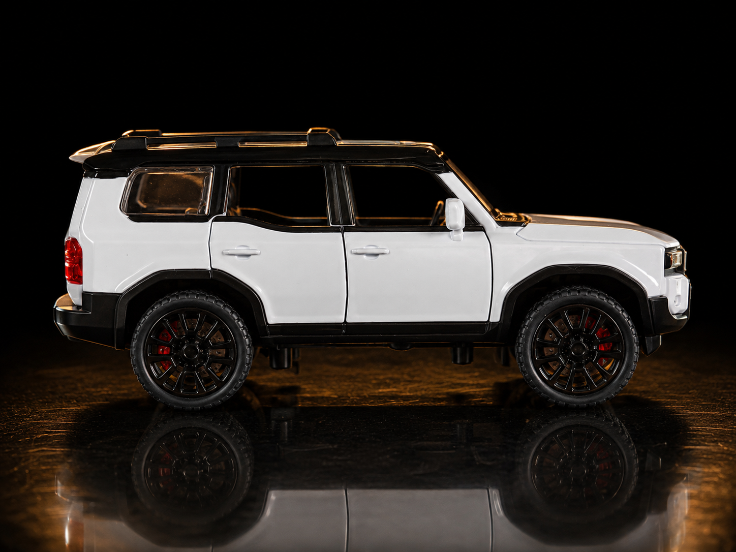 Carro Toyota Prado a escala BLANCO