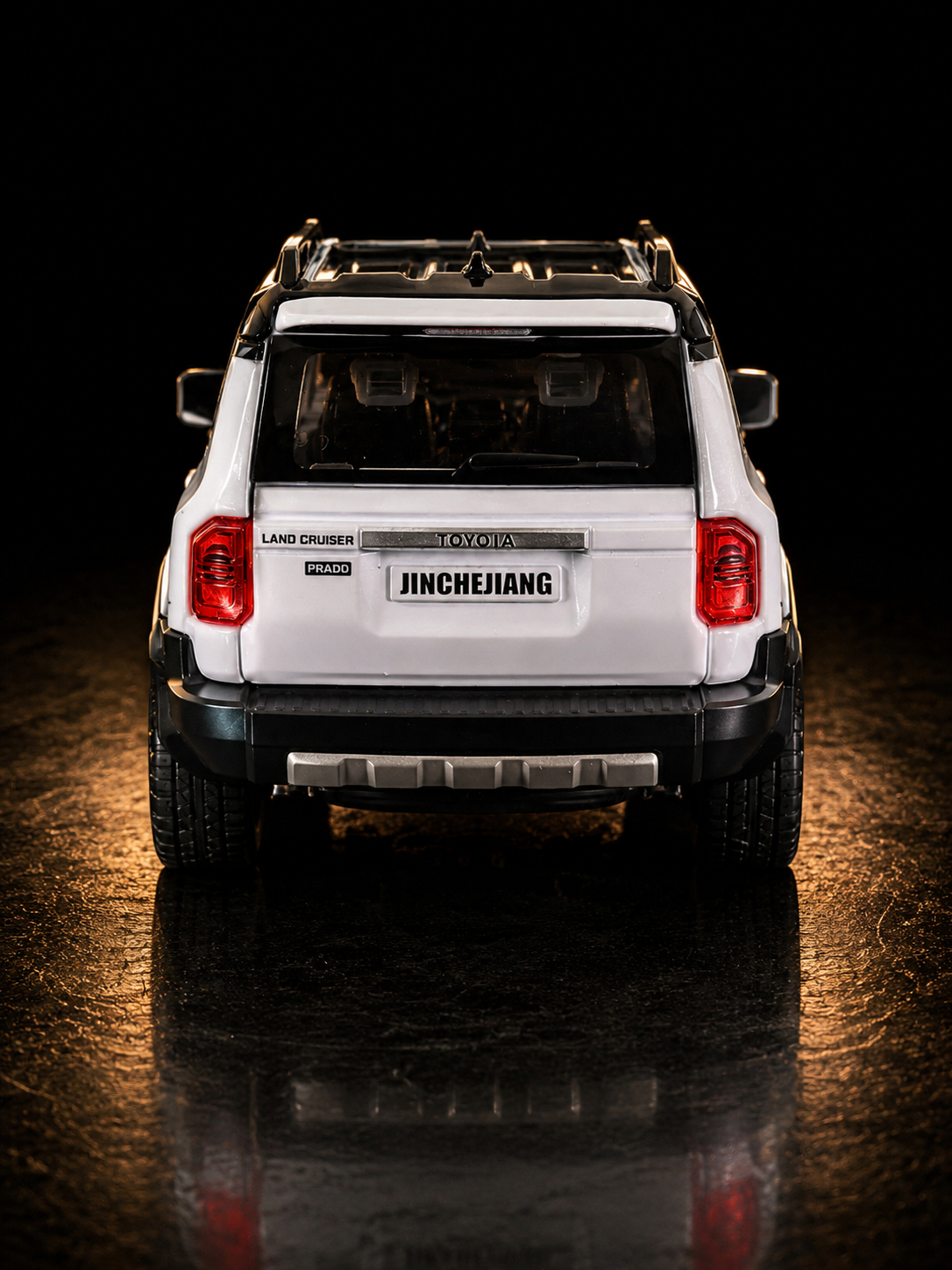 Carro Toyota Prado a escala BLANCO