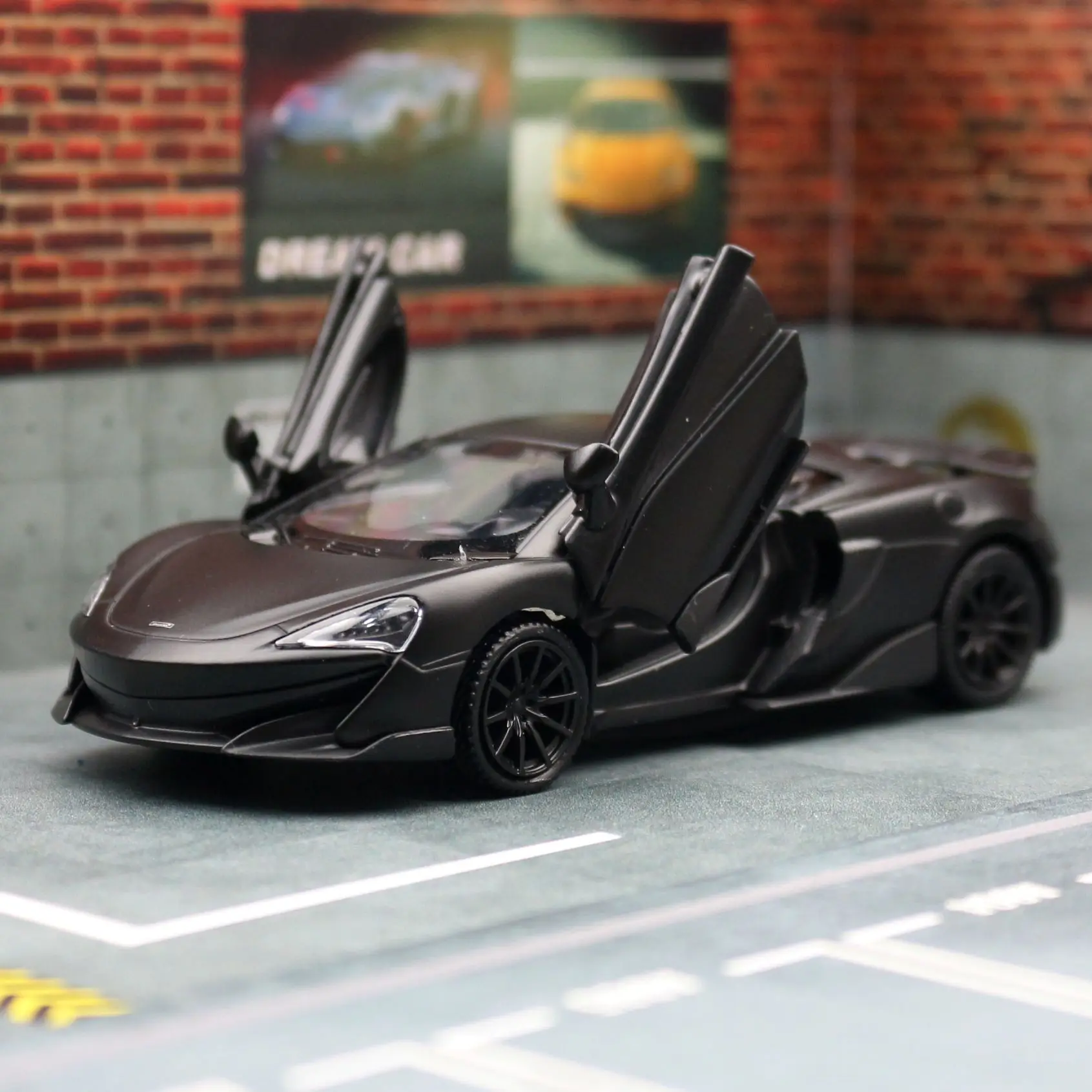 McLaren 600LT Miniatura 1:36 Fundido a Presión — imagen 2