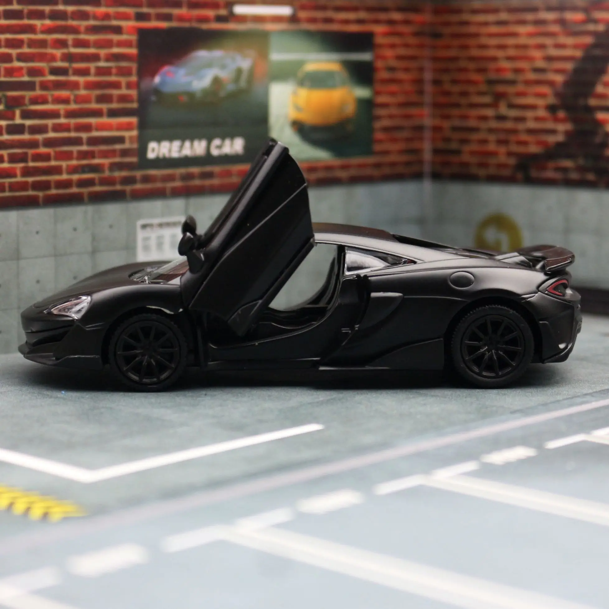 McLaren 600LT Miniatura 1:36 Fundido a Presión — imagen 3