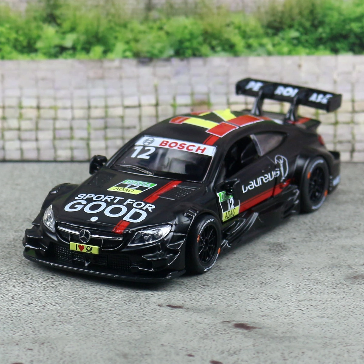 Mercedes-AMG C63 DTM Racing Escala 1:43 — imagen 3