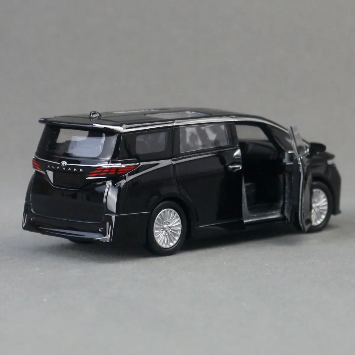 Welly Toyota Alphard MPV Escala 1:36 Negro — imagen 4