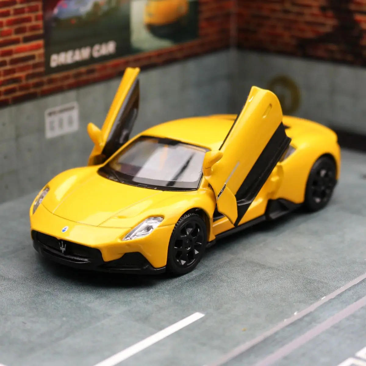 Maserati MC20 Escala 1:36 RMZ City — imagen 5