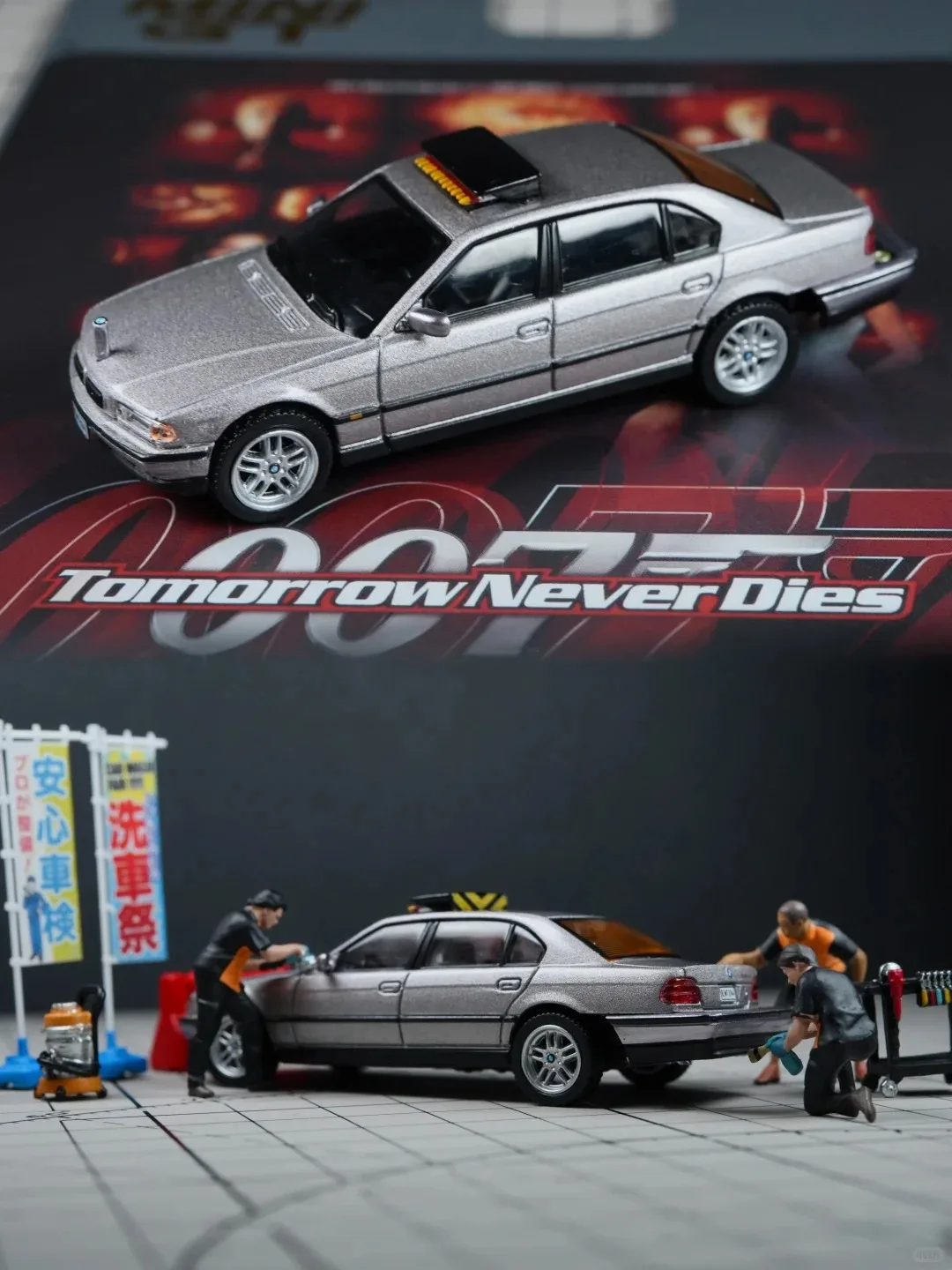 MiniGT BMW 750Li 1:64 Coche a Escala — imagen 5