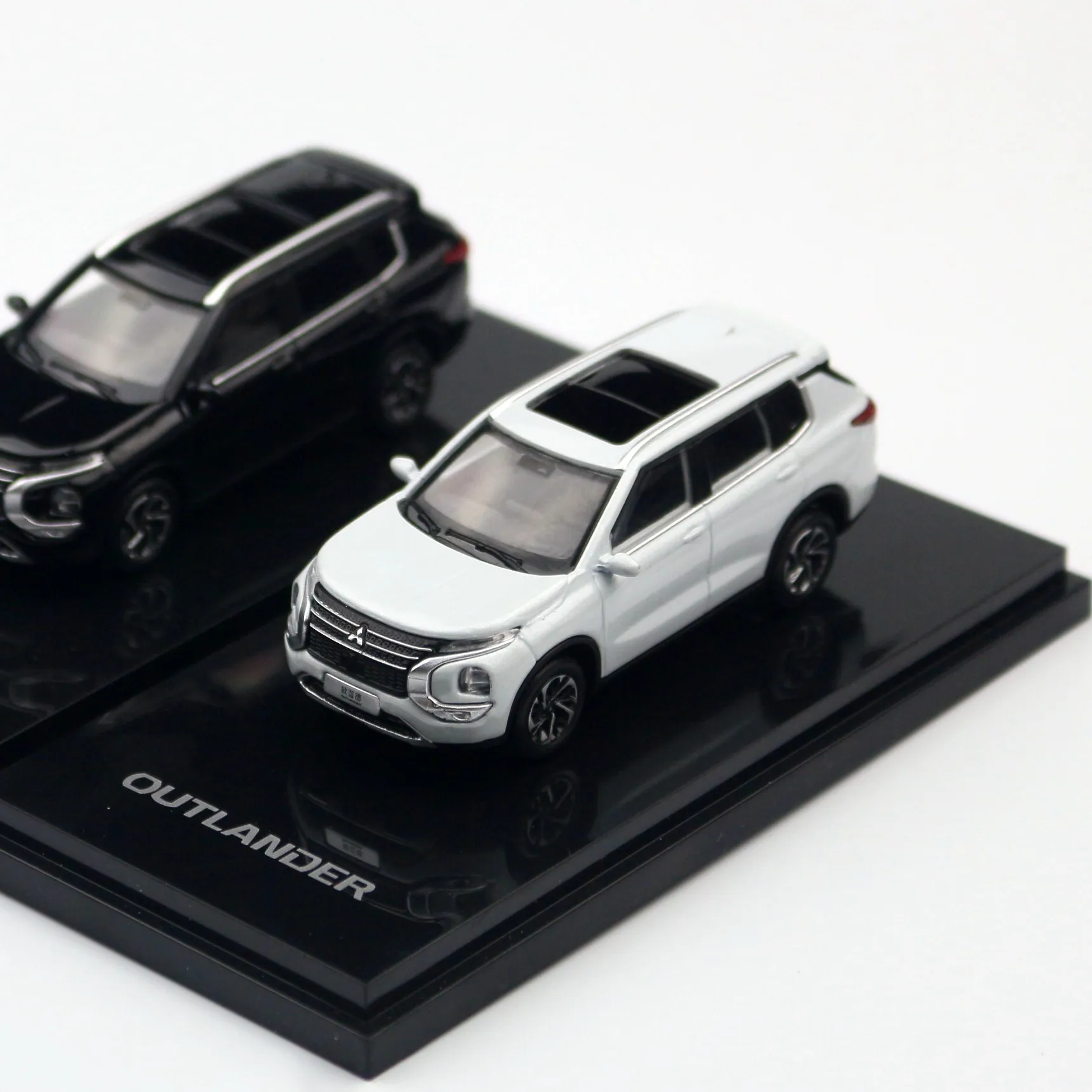 Mitsubishi Outlander Miniatura 1:64 Metal Fundido — imagen 2
