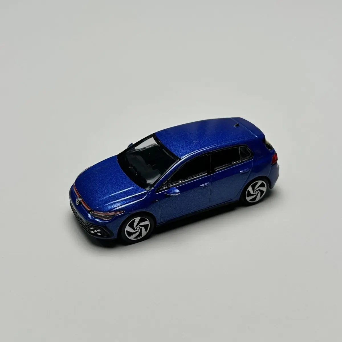 Volkswagen Golf GTI MK8 Escala 1:64 Miniatura — imagen 4