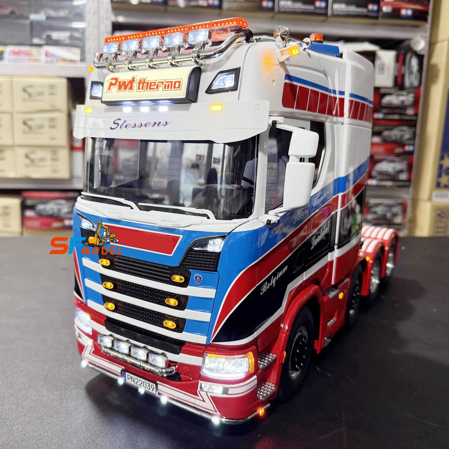 Tamiya 770S Camión Tractor 1:14 8x4 — imagen 1