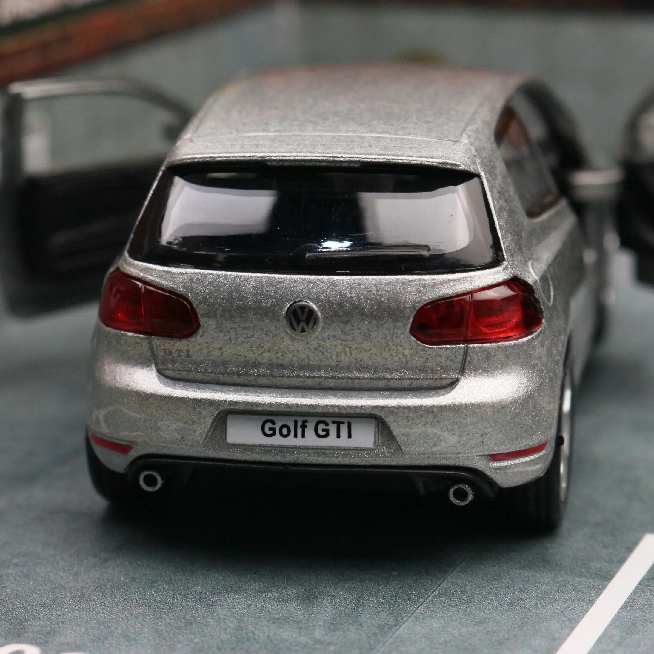 Volkswagen Golf GTI RMZ Escala 1:36 — imagen 6